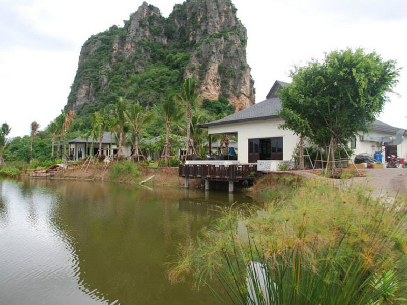 Jurassic Mountain Resort & Fishing Park