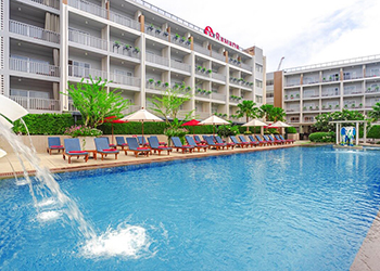 普吉岛德瓦娜华美达酒店（Ramada Phuket Deevana）
