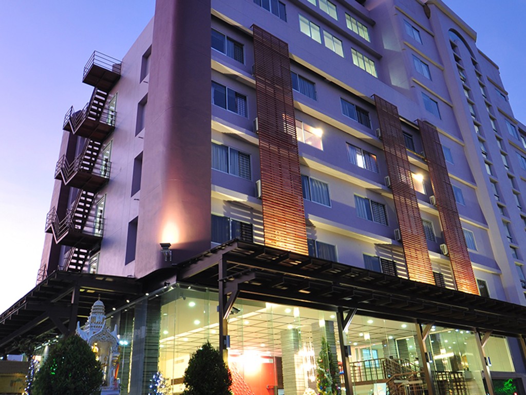 Hotels Nearby Mayflower Grande Hotel Chiang Mai