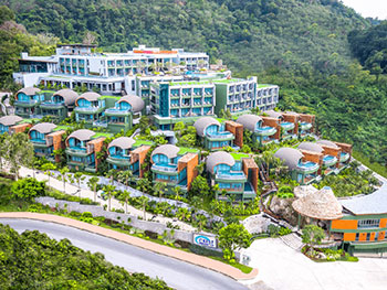 Crest Resort & Pool Villas 