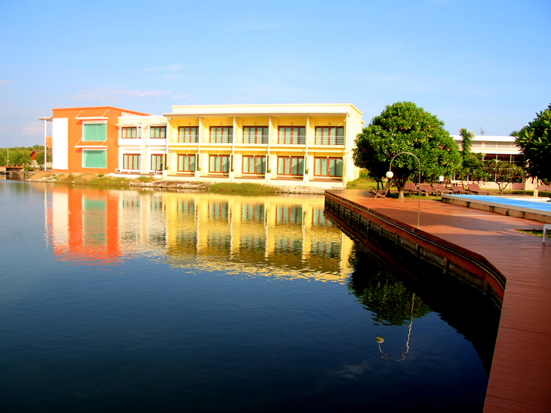 附近的酒店 班塔莱酒店（Baan Talay See Cream Resort）