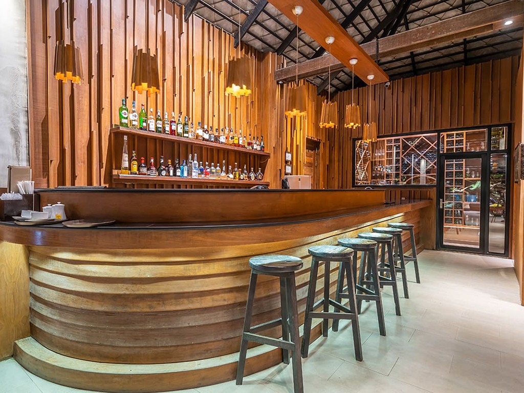 อ่าวพร้าว รีสอร์ท