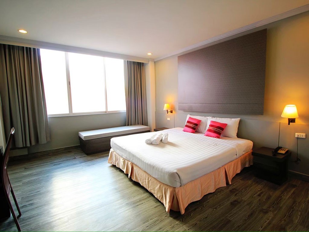 โรงแรมเทพนคร