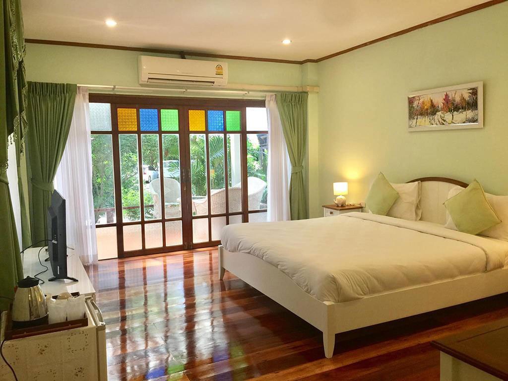 โรงแรมบ้านต้นไม้