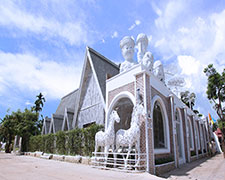 I Am Chiangrai White Brick Villa