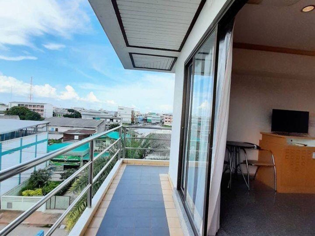 โรงแรมมณีโรจน์