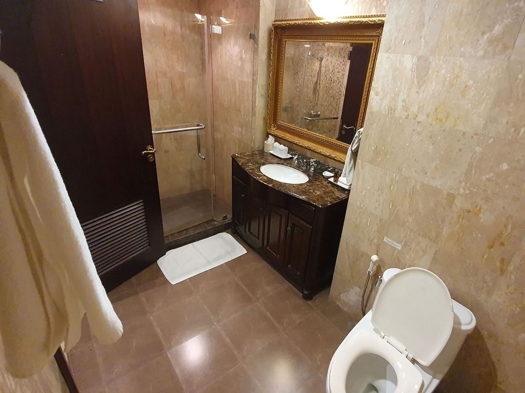 โฟร์ซีซั่นส์ เพลส