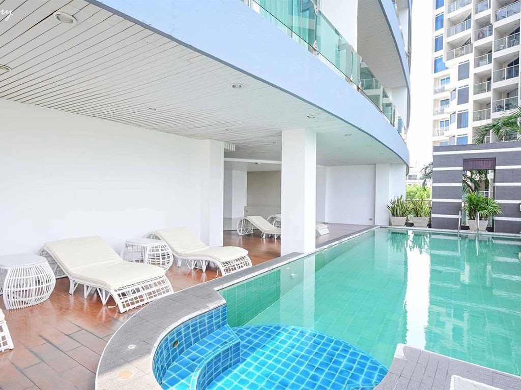 โรงแรม รอยัลบีชวิว