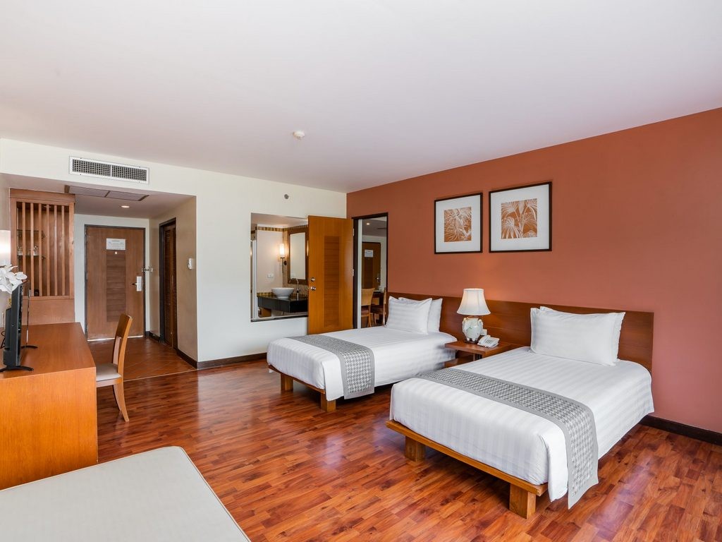 Hoteles Naithonburi Beach Resort