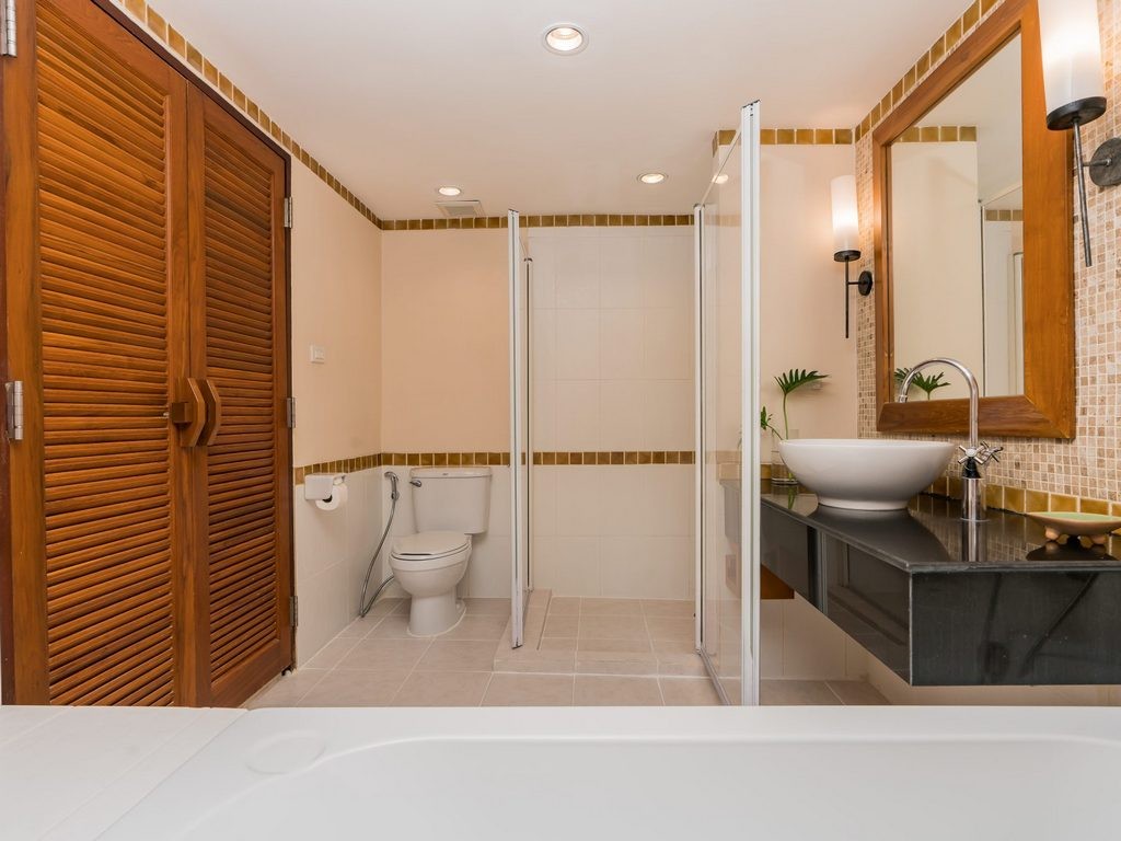 Hoteles Naithonburi Beach Resort