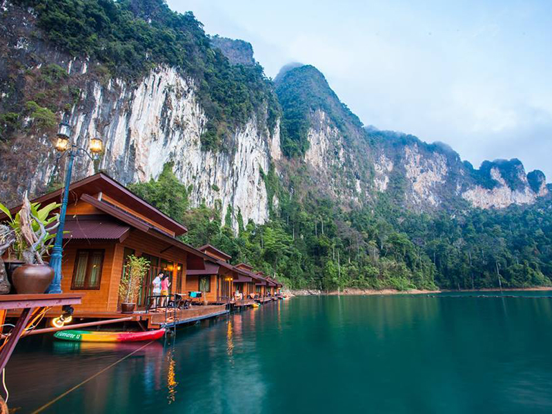 附近的酒店 潘瓦雷浮动度假村（Panvaree Floating Resort）