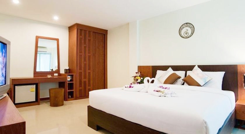 Deva Patong Suites Hotel