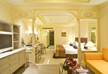 รอยัล คลิฟ บีช รีสอร์ท