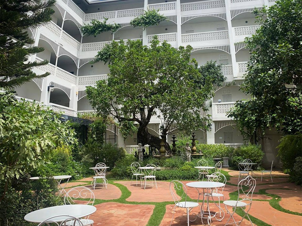 โครานารี่ คอร์ทยาร์ด บูทีค