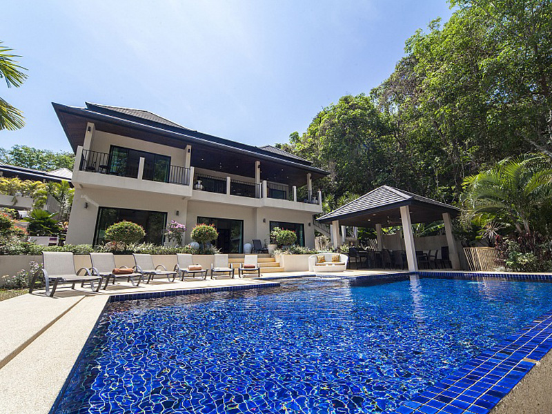 近くのホテル Villa Ploi Attitaya Phuket