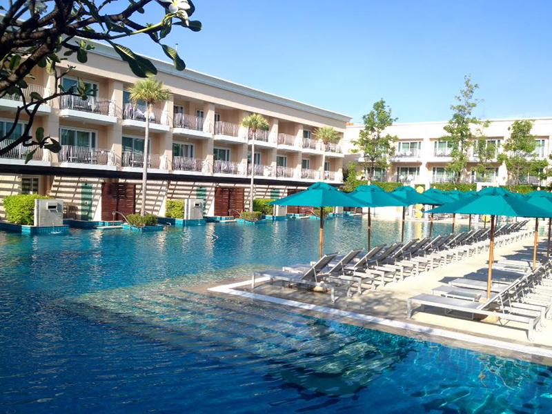 近くのホテル M Social Hotel Phuket