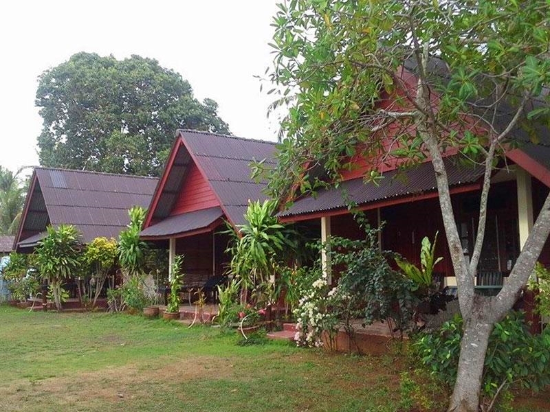 Sukorn Beach Bungalows