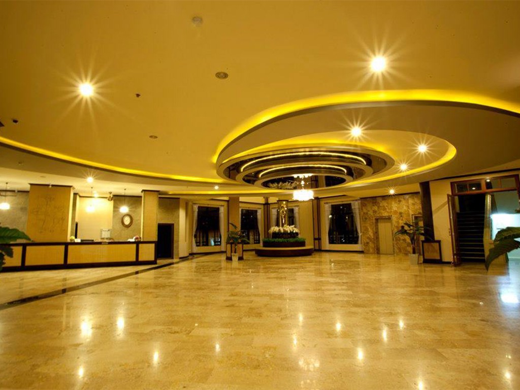 เจแอนด์วายลอดจ์