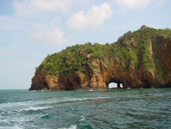 เกาะทะลุไอส์แลนด์รีสอร์ท