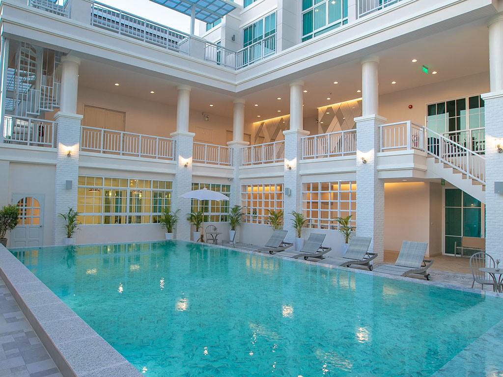 เดอฮัก โฮเทล แอนด์เรสซิเดนซ์