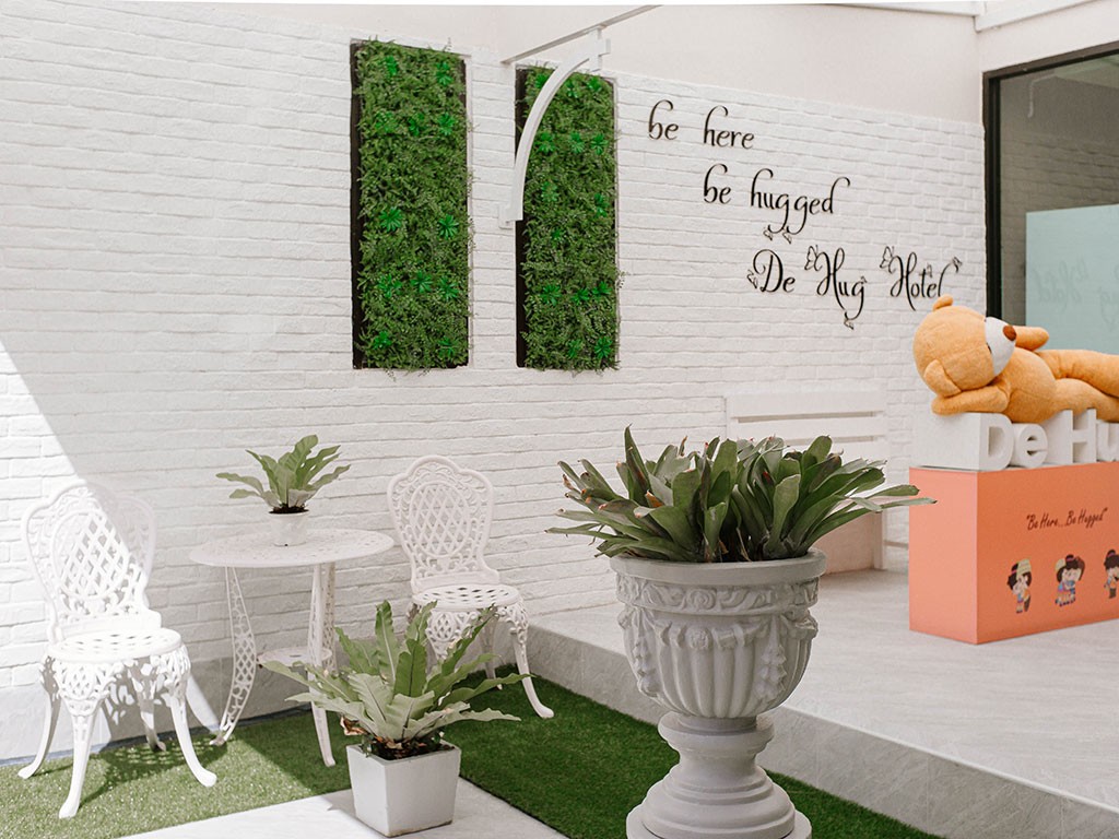 เดอฮัก โฮเทล แอนด์เรสซิเดนซ์