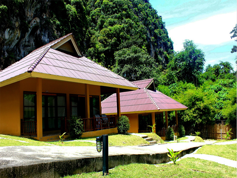 Tonsai Bay Resort