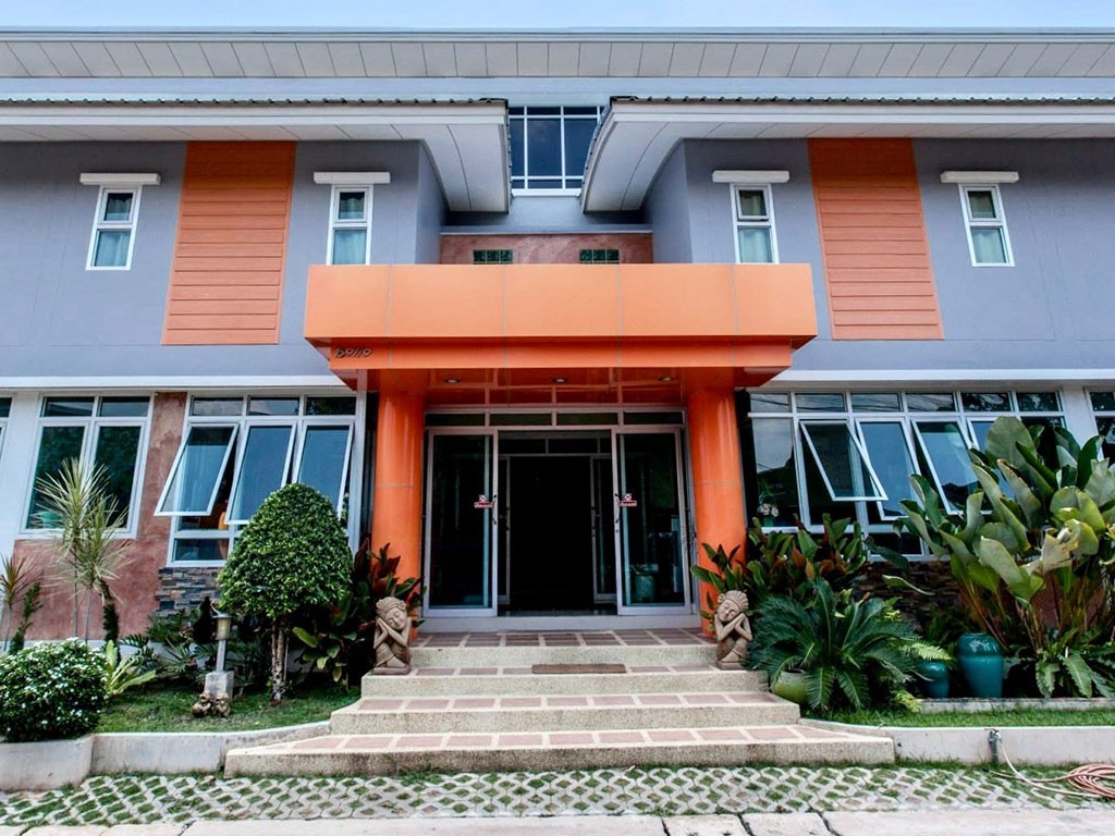 ฮันเดรด เฮ้าส์ โฮเทล