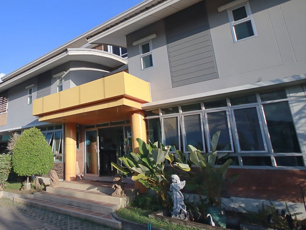 ฮันเดรด เฮ้าส์ โฮเทล