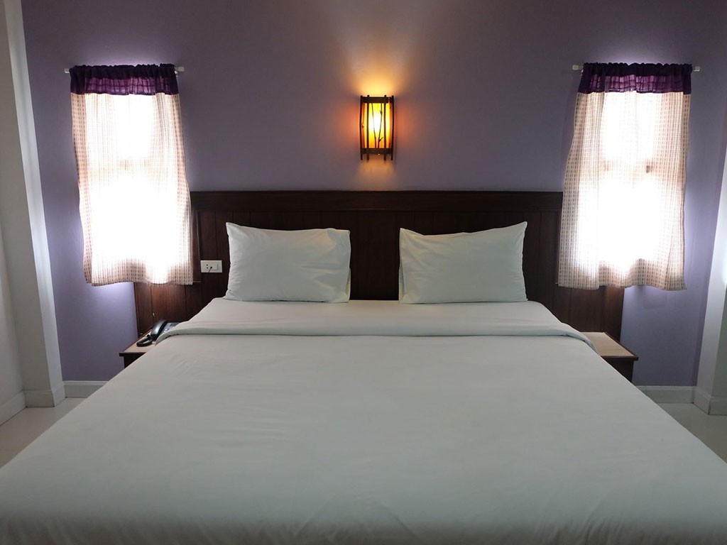 ฮันเดรด เฮ้าส์ โฮเทล