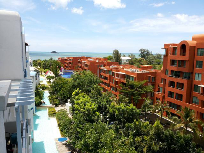 Chelona Playground Pool and Sea View