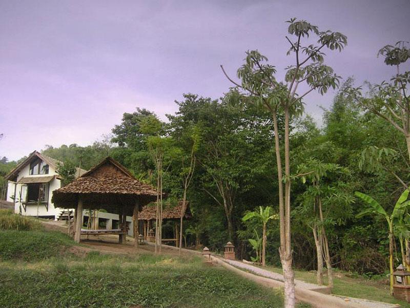 บ้านไร่ลานนารีสอร์ท
