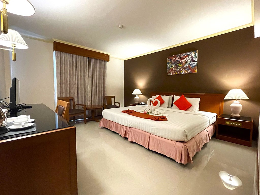 โรงแรม สองพันบุรี
