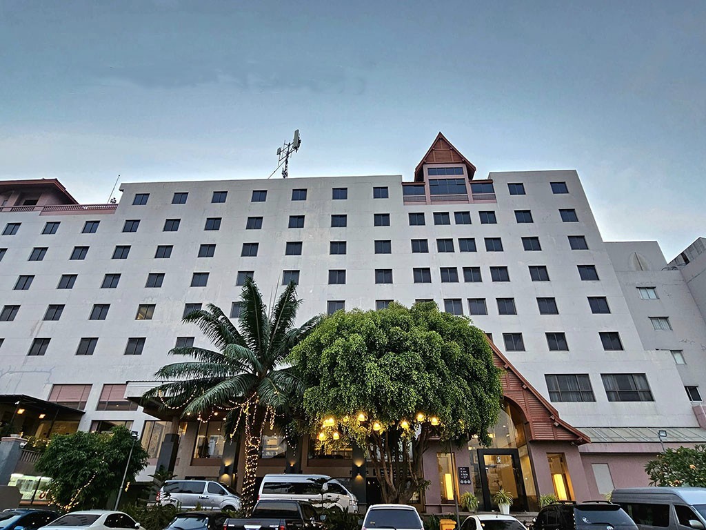 โรงแรม สองพันบุรี