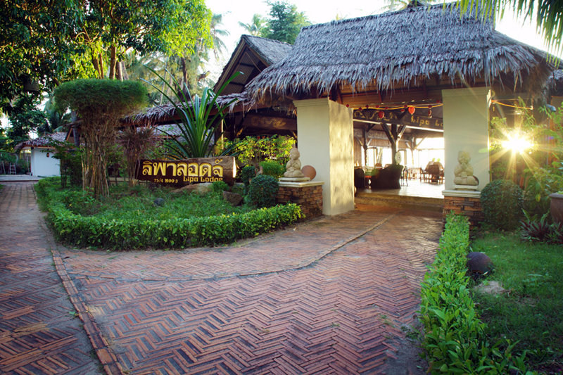 附近的酒店 里帕度假酒店（Lipa Lodge Beach Resort Koh Samui）