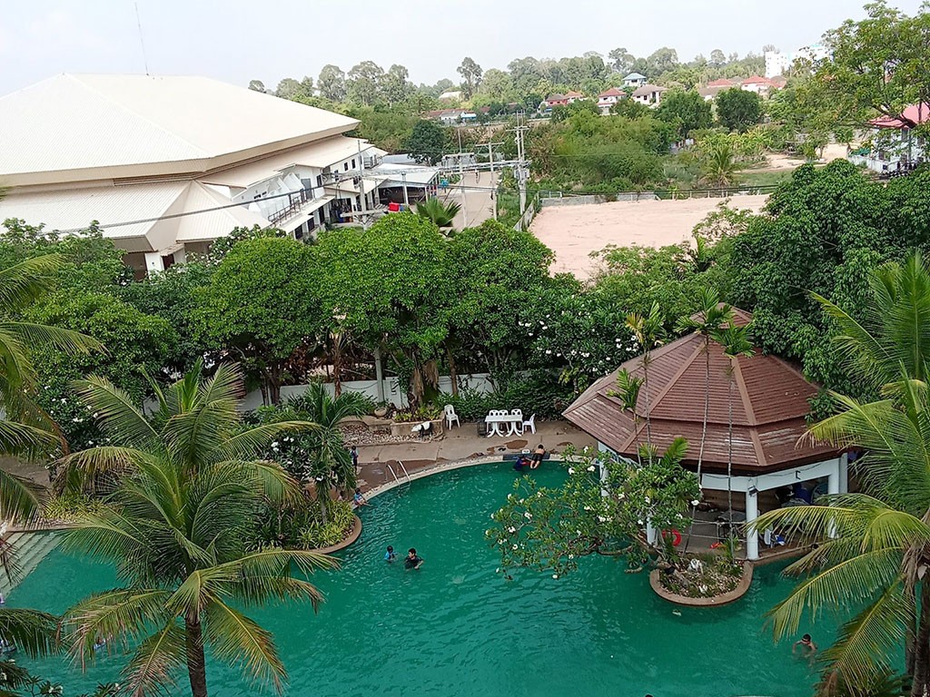 โรงแรมเพชรรัชต์ การ์เด้น