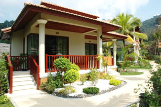 海湾舫度假村(Khaolak Bayfront Resort)