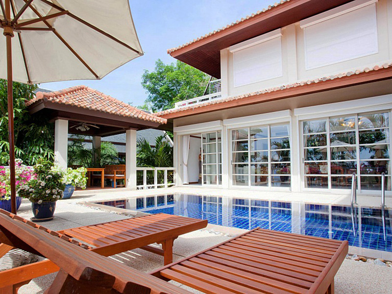 近くのホテル Villa Ruedi Phuket