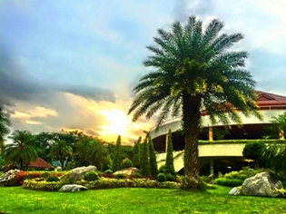 เซอร์เจมส์ รีสอร์ท