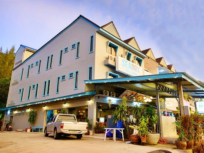 附近的酒店 哈奥拉克海博克旅舍(Seabox Khaolak Hostel)