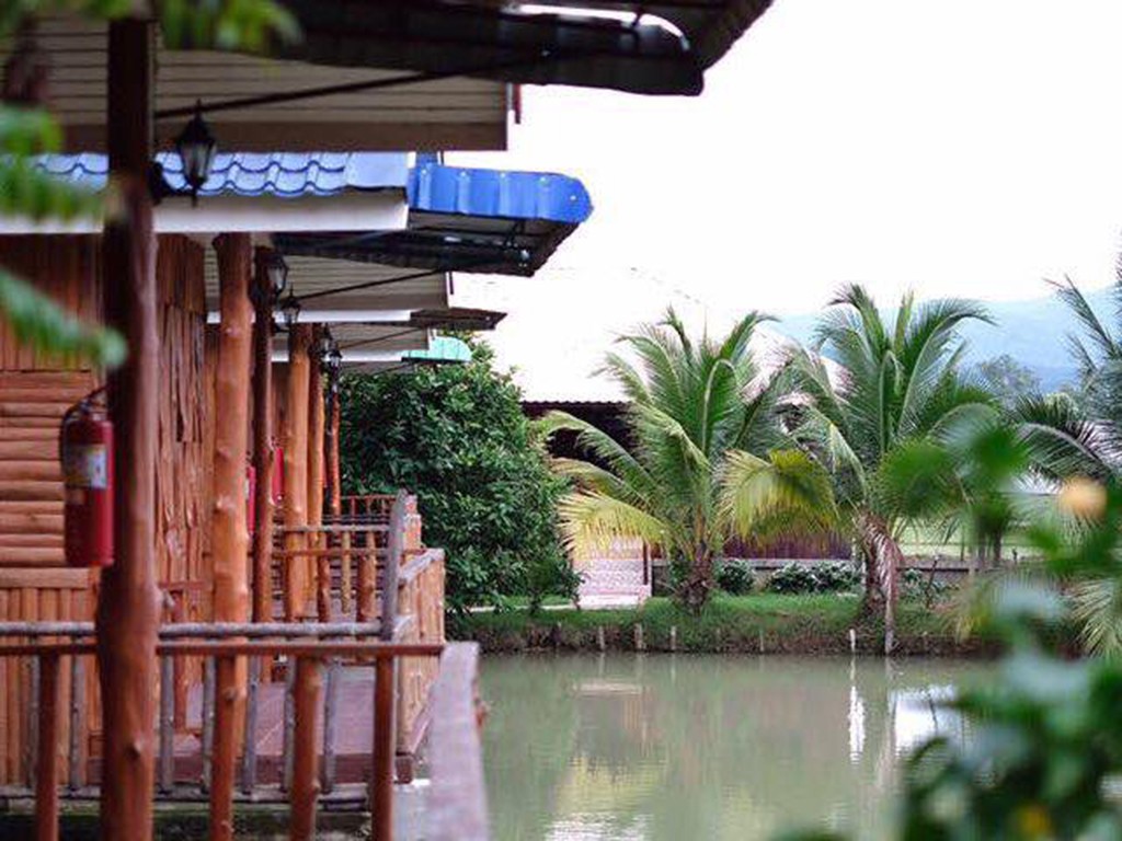 Image Hotel เรือนไม้ รีสอร์ท นาน้อย