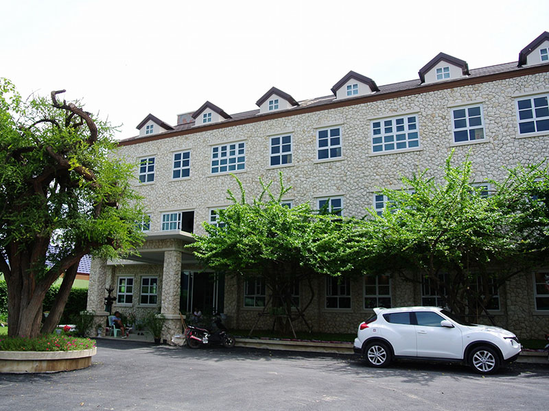 附近的酒店 素攀民宿（Piccolo House Suphan Buri）