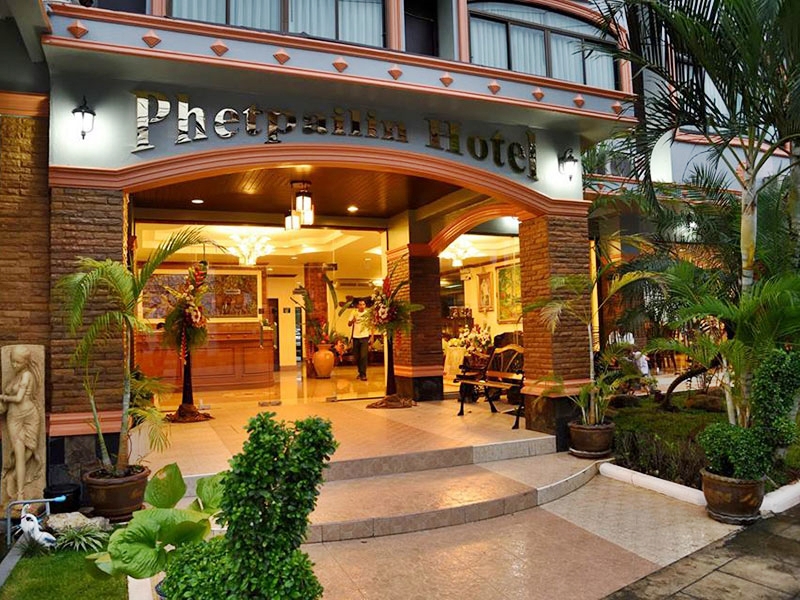 附近的酒店 甲米费台林酒店(Krabi Phetpailin Hotel)