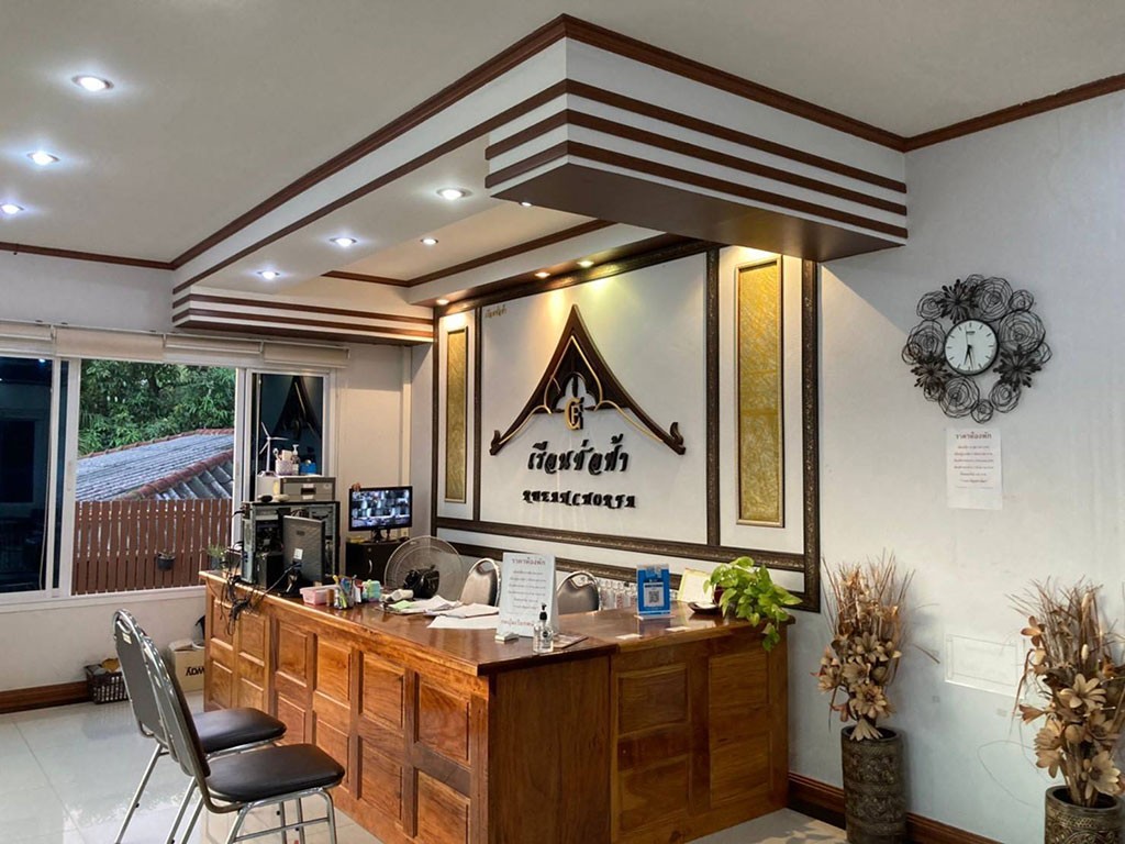 โรงแรมเรือนช่อฟ้า