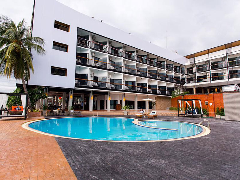 附近的酒店 海滨酒店（The Loft Seaside Sriracha Hotel）