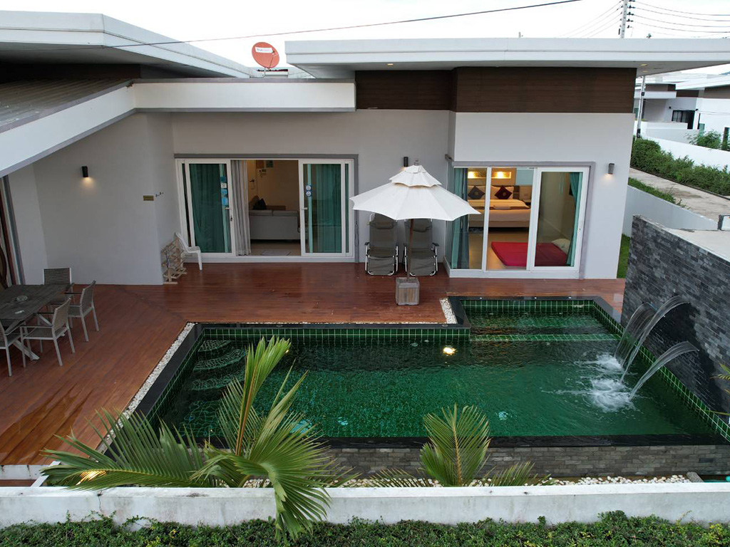Hotels Jira Pool Villa