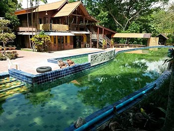 普伊雅拉度假酒店(Phuiyara Resort)