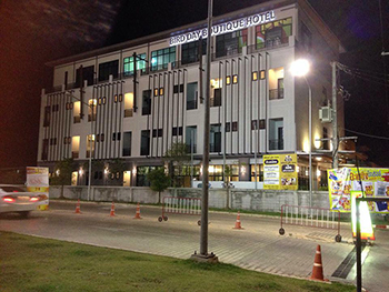 เบิร์ดเดย์ บูทีค โฮเทล