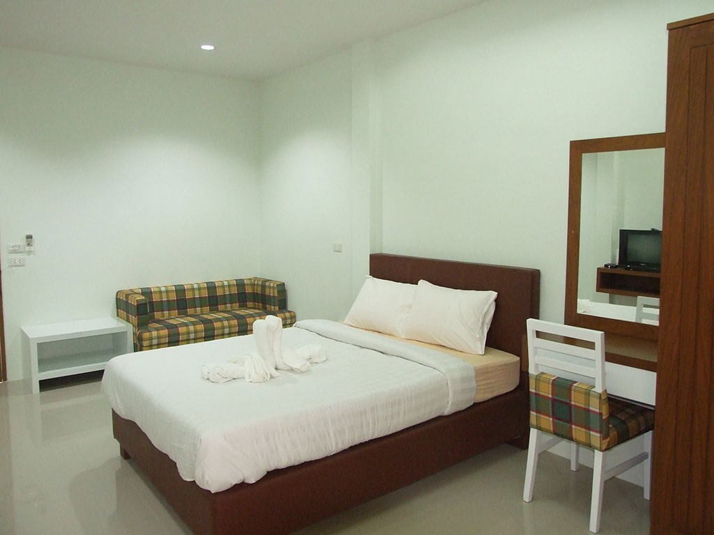 โรงแรมเดือนฉาย การ์เด้นวิว