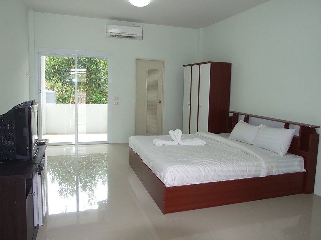 โรงแรมเดือนฉาย การ์เด้นวิว