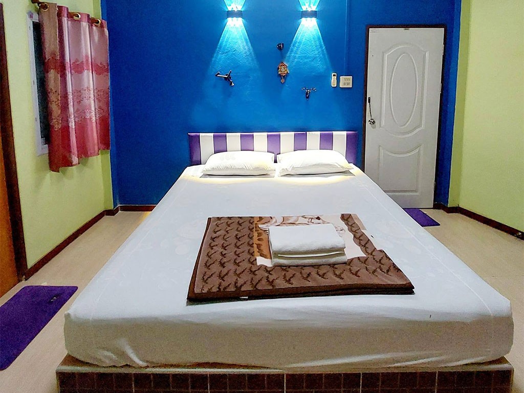 แก้วมณี การ์เด้น รีสอร์ท